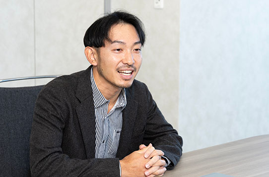 川田直人先生发表讲话的样子