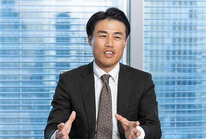 奥野贵志先生发表讲话的样子